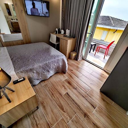 Residenza Delizia Camere & Appartamenti "Residenze Del Cuore" Верона Экстерьер фото