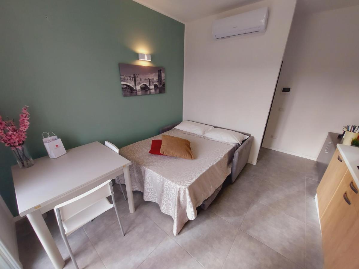 Residenza Delizia Camere & Appartamenti "Residenze Del Cuore" Верона Экстерьер фото