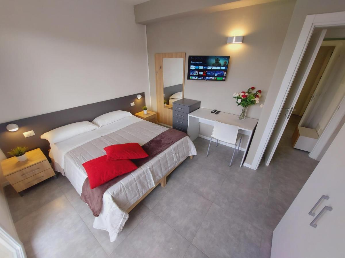 Residenza Delizia Camere & Appartamenti "Residenze Del Cuore" Верона Экстерьер фото