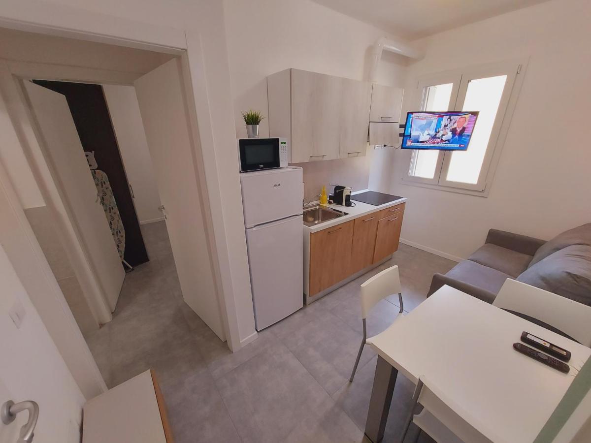 Residenza Delizia Camere & Appartamenti "Residenze Del Cuore" Верона Экстерьер фото