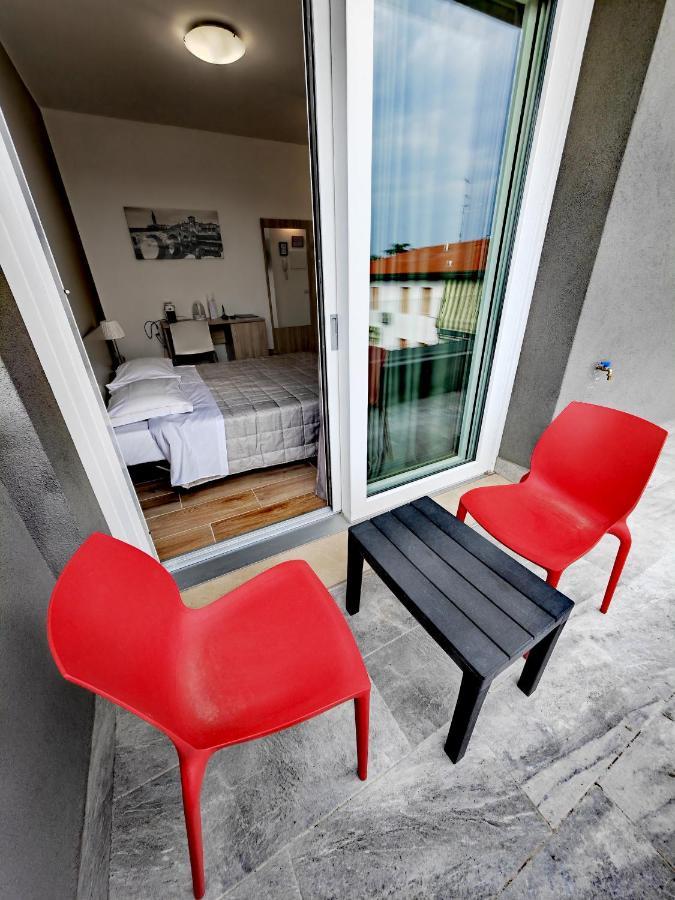 Residenza Delizia Camere & Appartamenti "Residenze Del Cuore" Верона Экстерьер фото