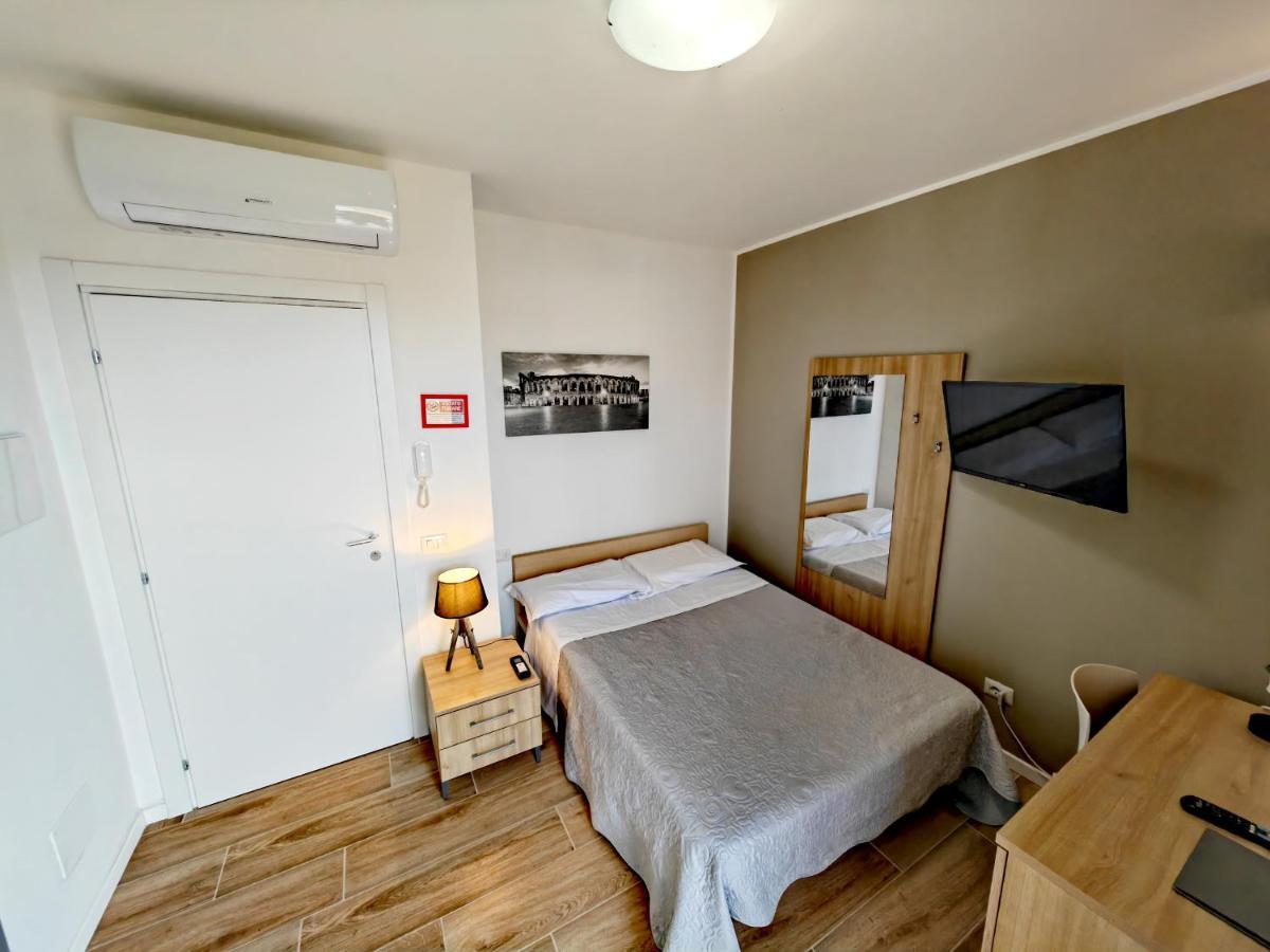 Residenza Delizia Camere & Appartamenti "Residenze Del Cuore" Верона Экстерьер фото