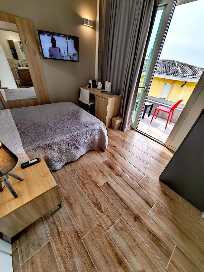 Residenza Delizia Camere & Appartamenti "Residenze Del Cuore" Верона Экстерьер фото