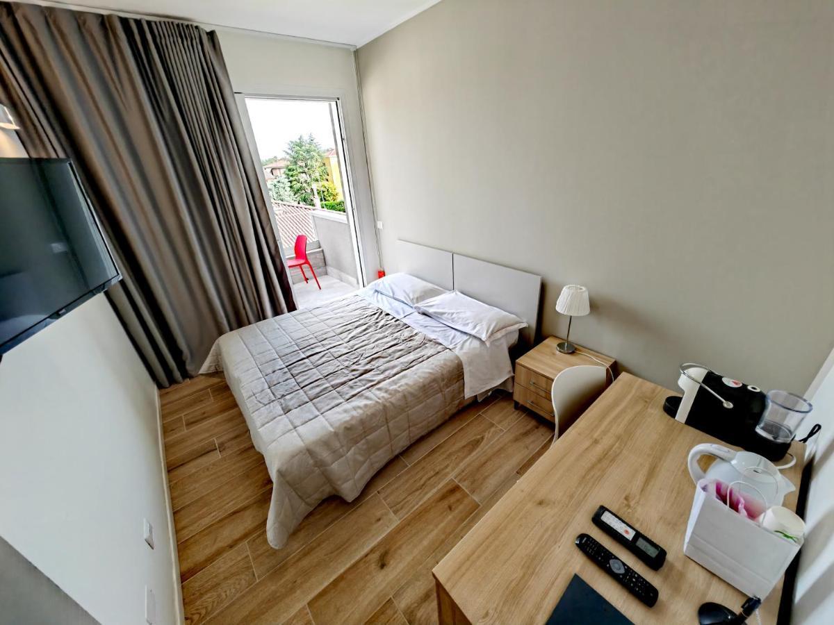 Residenza Delizia Camere & Appartamenti "Residenze Del Cuore" Верона Экстерьер фото