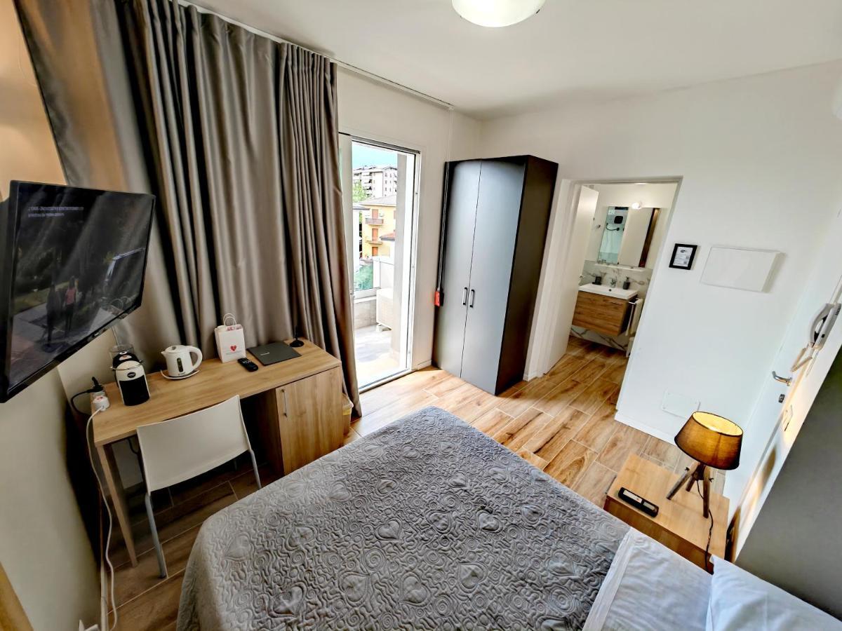 Residenza Delizia Camere & Appartamenti "Residenze Del Cuore" Верона Экстерьер фото